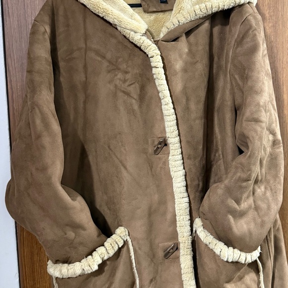 Jones New York Women's Tan Teddy Jacket with Cream Lining - Picture 2 of 2